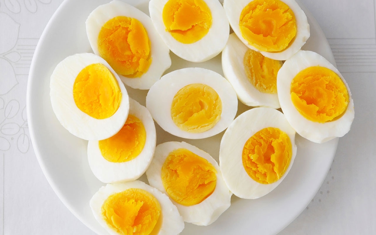Mẹo cắt trứng đẹp và bí quyết đánh trứng đúng chuẩn