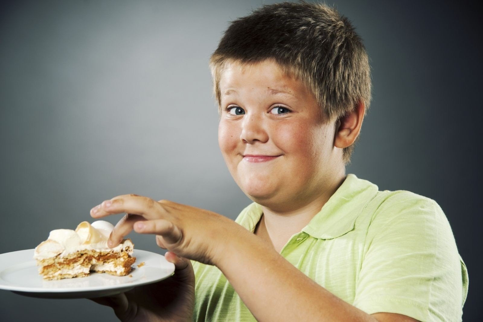 Bí quyết điều chỉnh chế độ ăn cho trẻ thừa cân béo phì