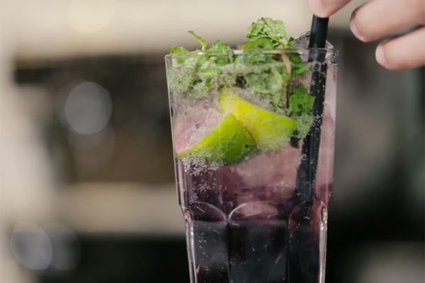 Cách pha chế cocktail Mojito nho đen cho những ngày hè