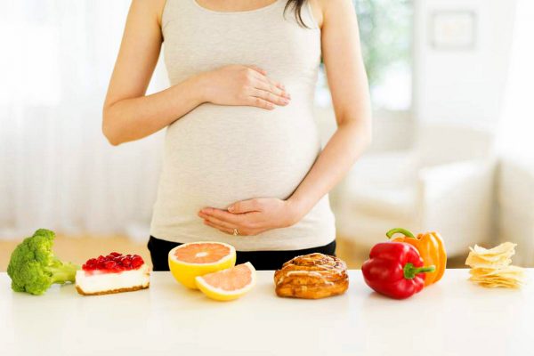 Chế độ dinh dưỡng cho mẹ bầu 2 tháng đầu để mẹ khỏe và thai nhi hấp thụ tốt