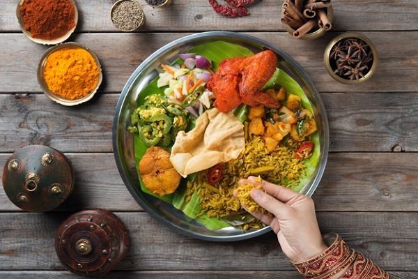 Ăn bằng tay là một nét văn hóa ẩm thực Ấn Độ