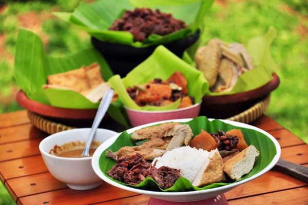 Khám phá ẩm thực Indonesia. Yếu tố gì tạo nên nền ẩm thực đặc sắc đó?