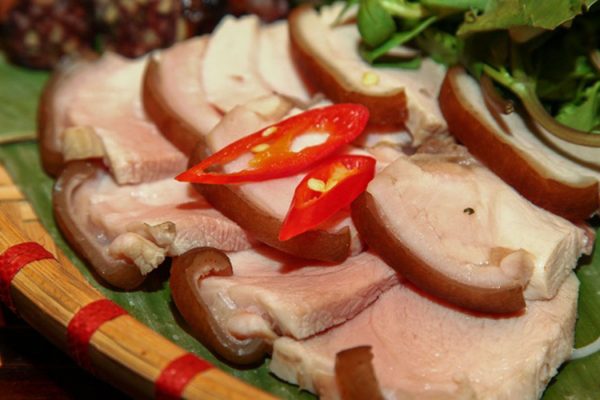 Thịt trâu luộc cơm mẻ một đặc sản của người dân Nam Bộ