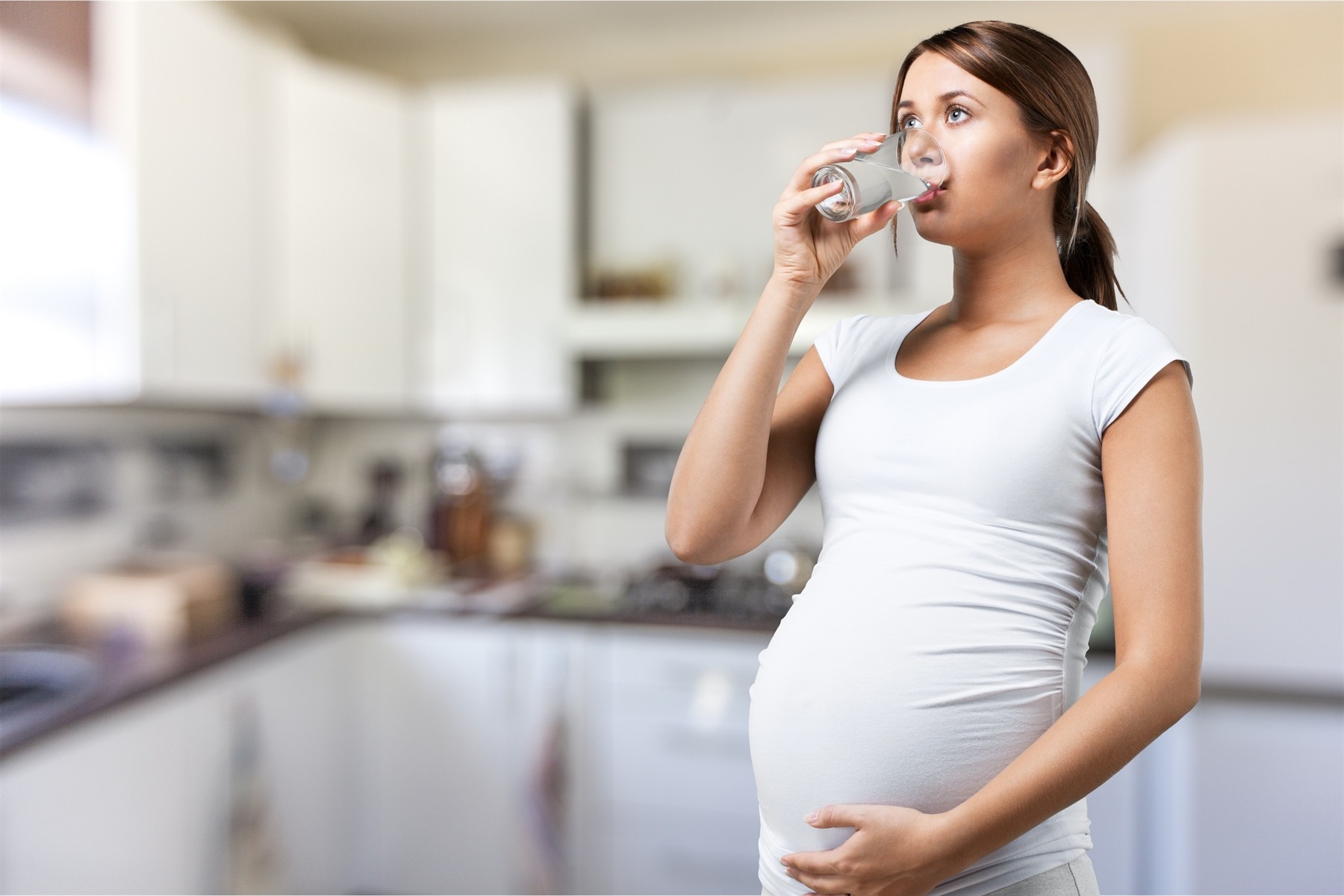 Nước uống quan trọng như thế nào trong quá trình mang thai?